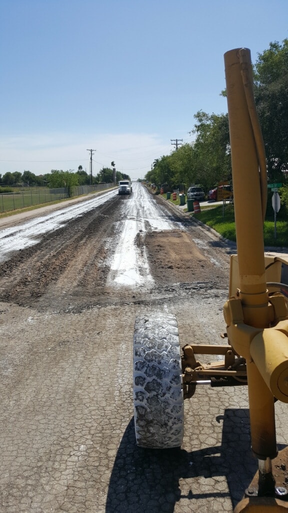 Motor grader lime stabilization — Progresso, TX